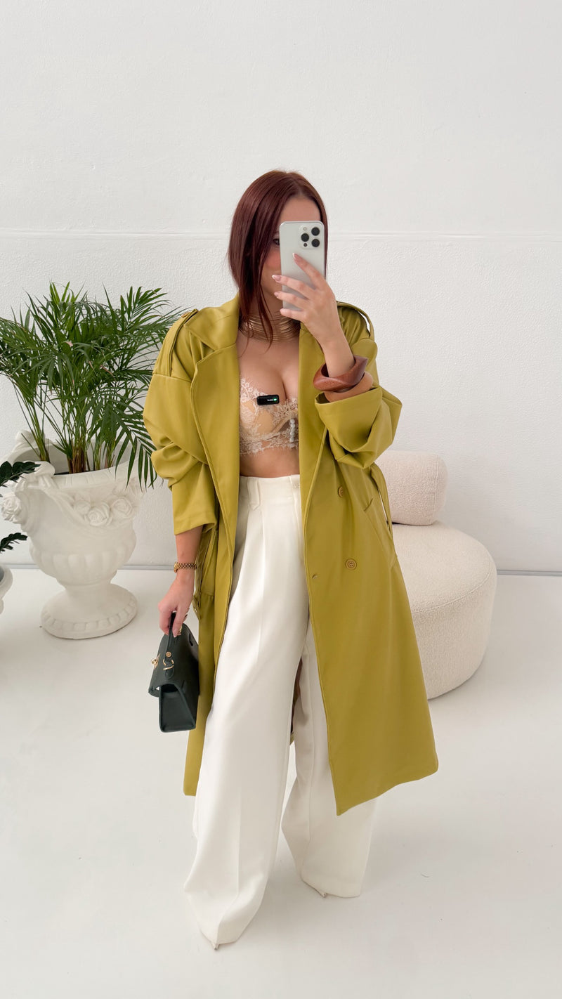 Trench coat comprido efeito pele com cinto