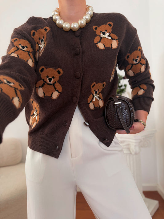 Gilet marron avec des oursons et des nœuds