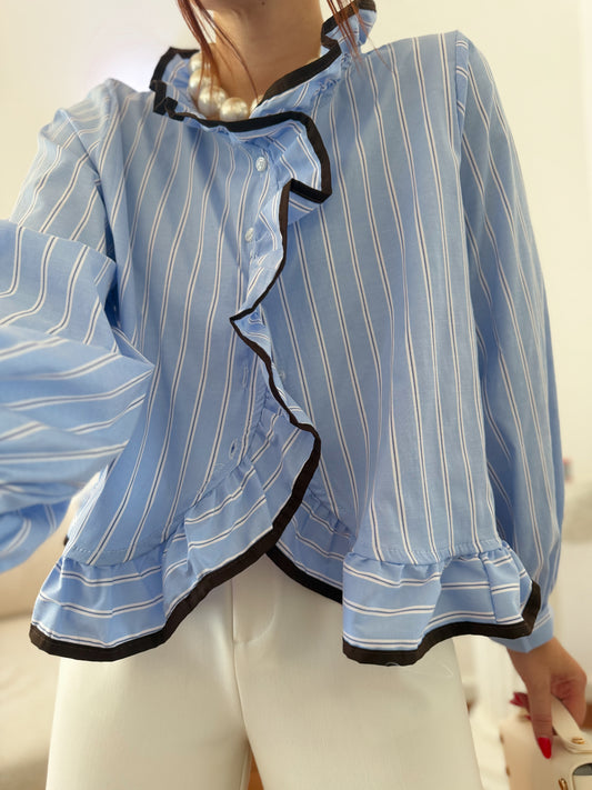 Chemise à rayures avec volants et finitions contrastantes
