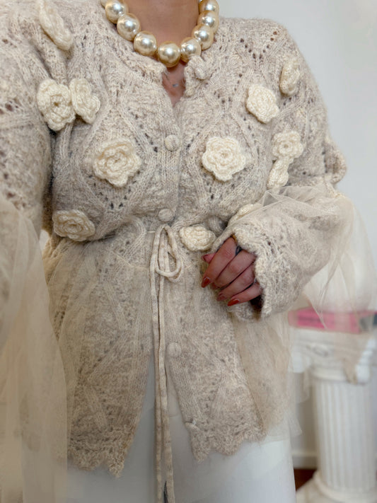 Gilet en maille avec fleurs en relief et tulle