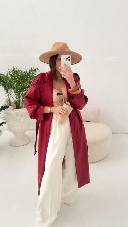 Trench coat comprido efeito pele com cinto