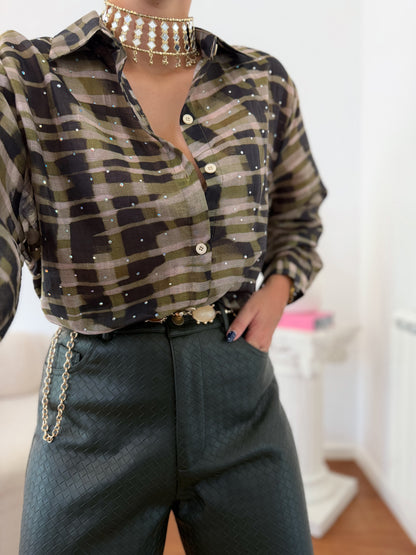 Blusa com transparência e padrão