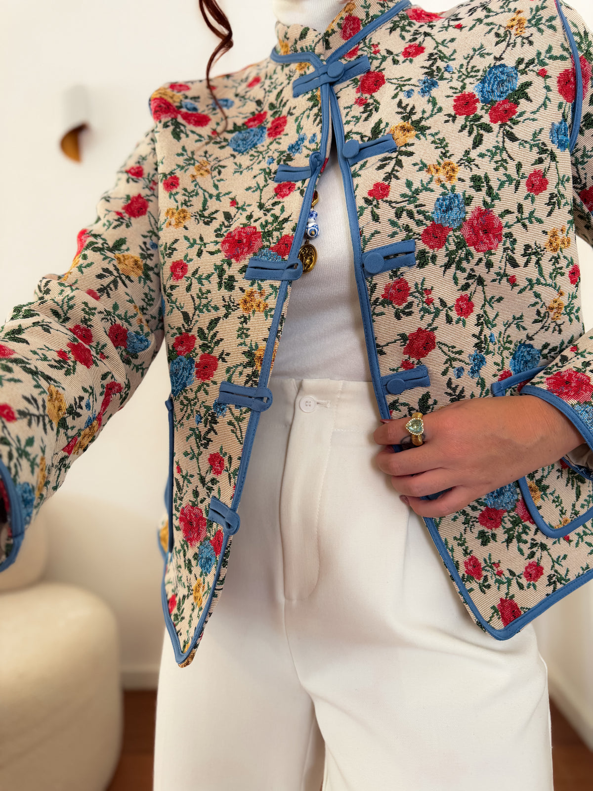 Casaco jacquard de Inspiração Oriental com Ombreiras
