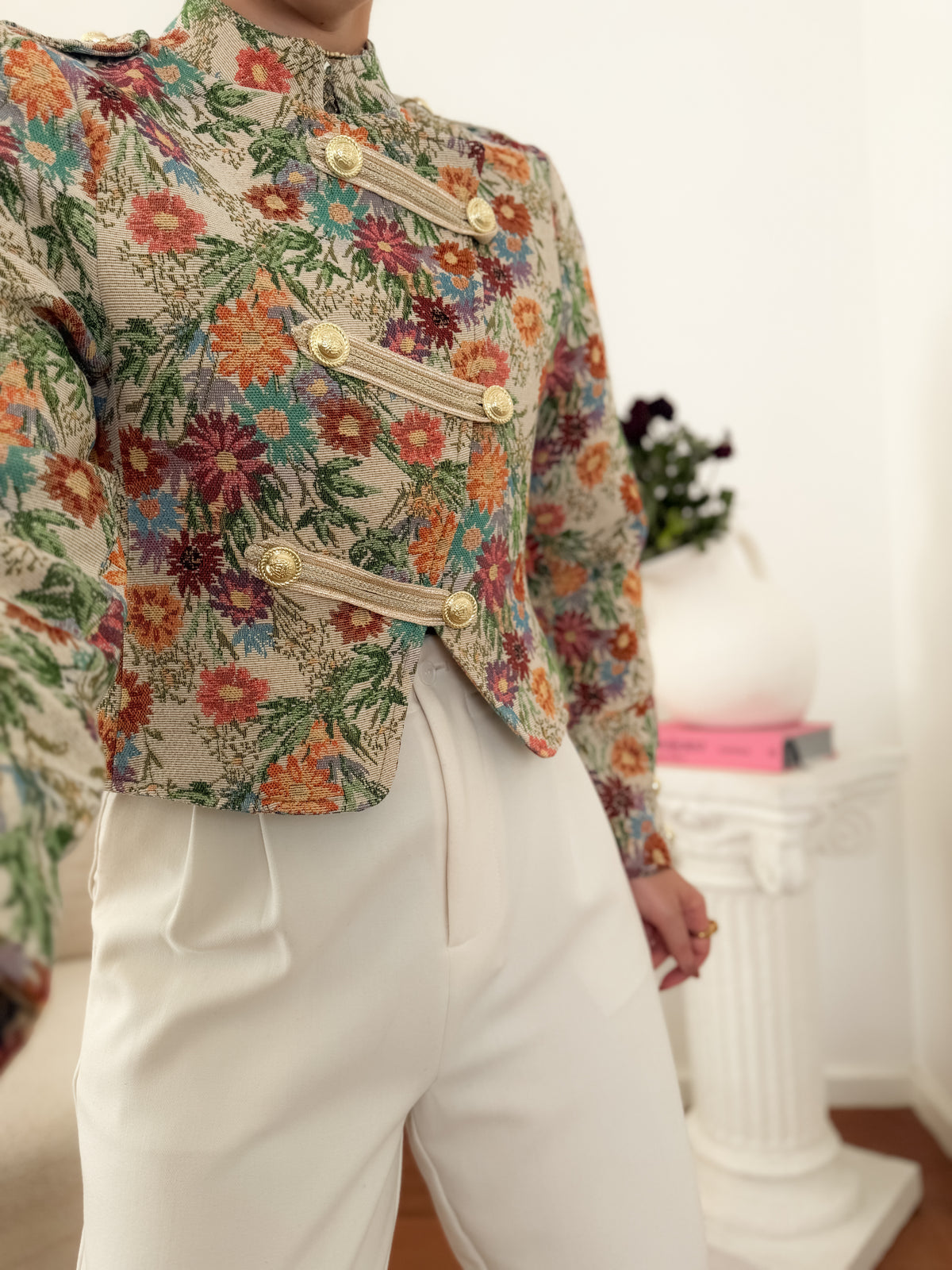 Casaco Militar Feminino em Jacquard Floral