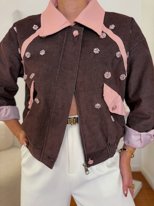 Veste en velours côtelé avec col rose et applications brillantes