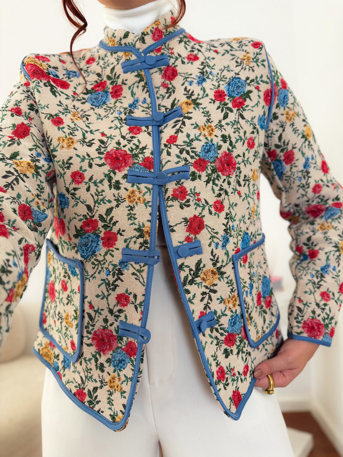 Casaco jacquard de Inspiração Oriental com Ombreiras
