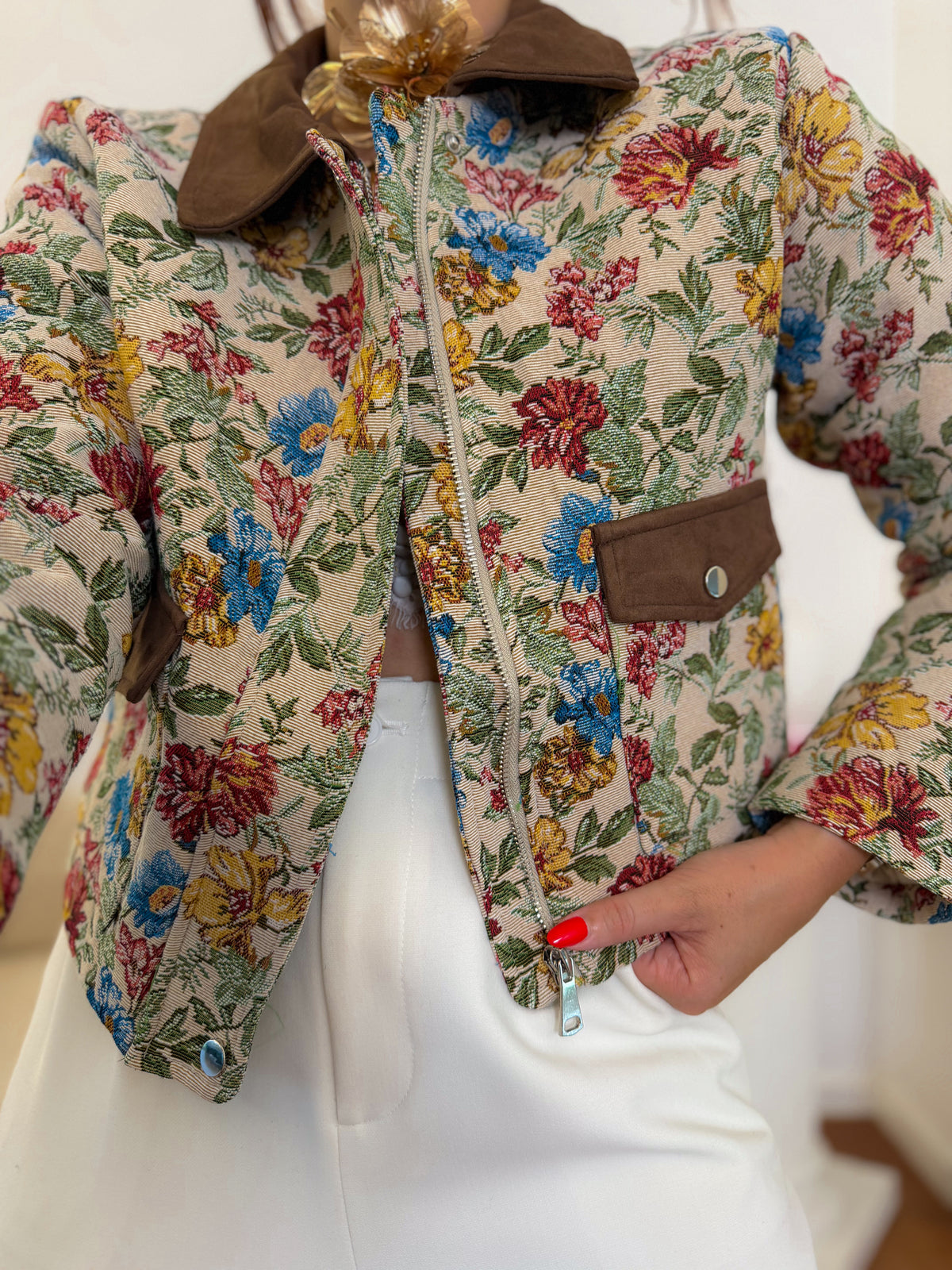 Casaco de jacquard floral com gola em contraste