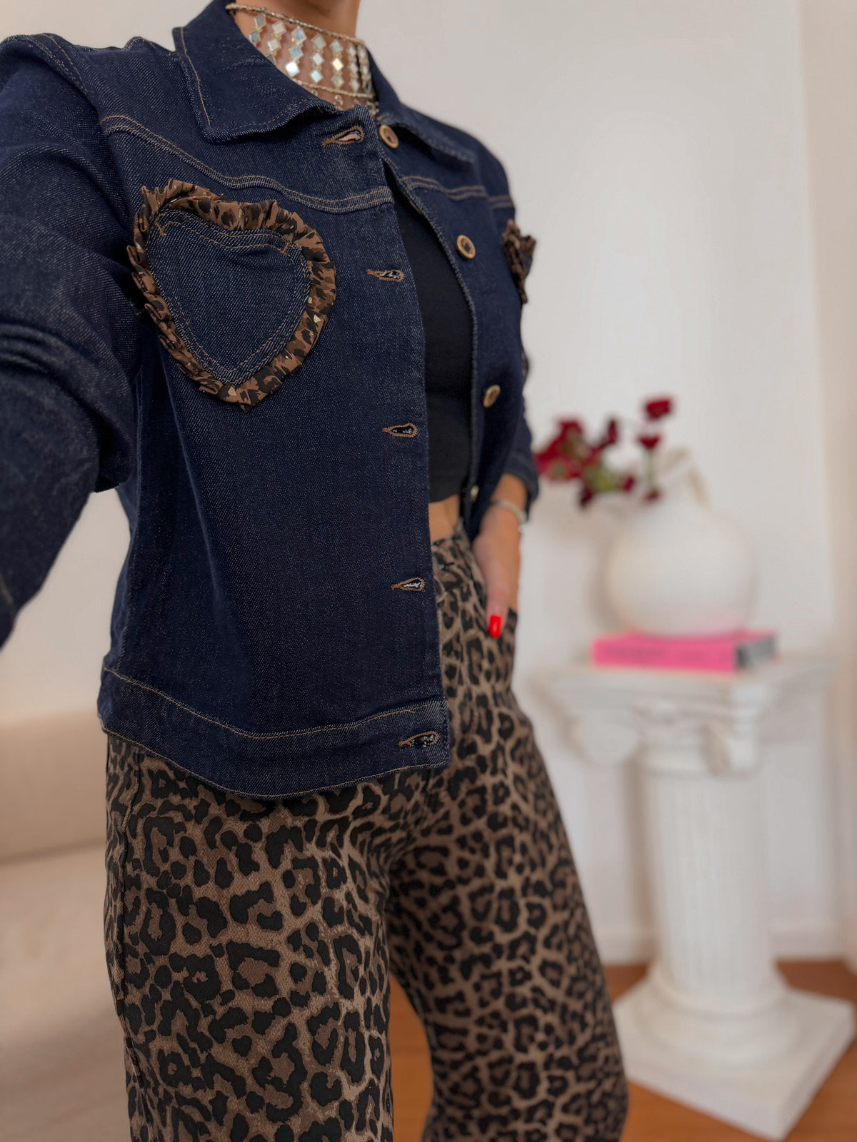 Casaco de Ganga com Bolsos Coração e Detalhes Leopardo