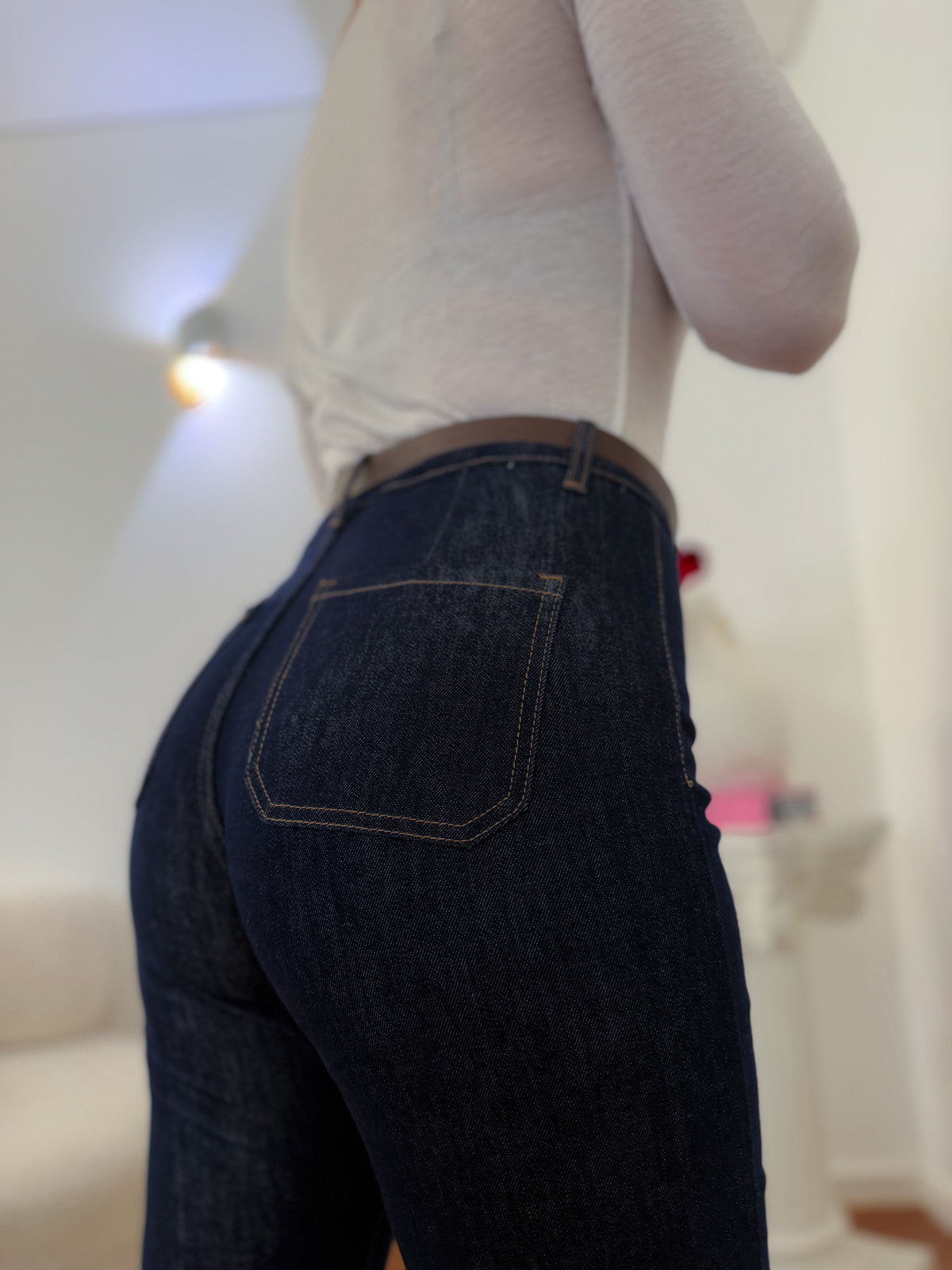 Jeans com cinta de compressão