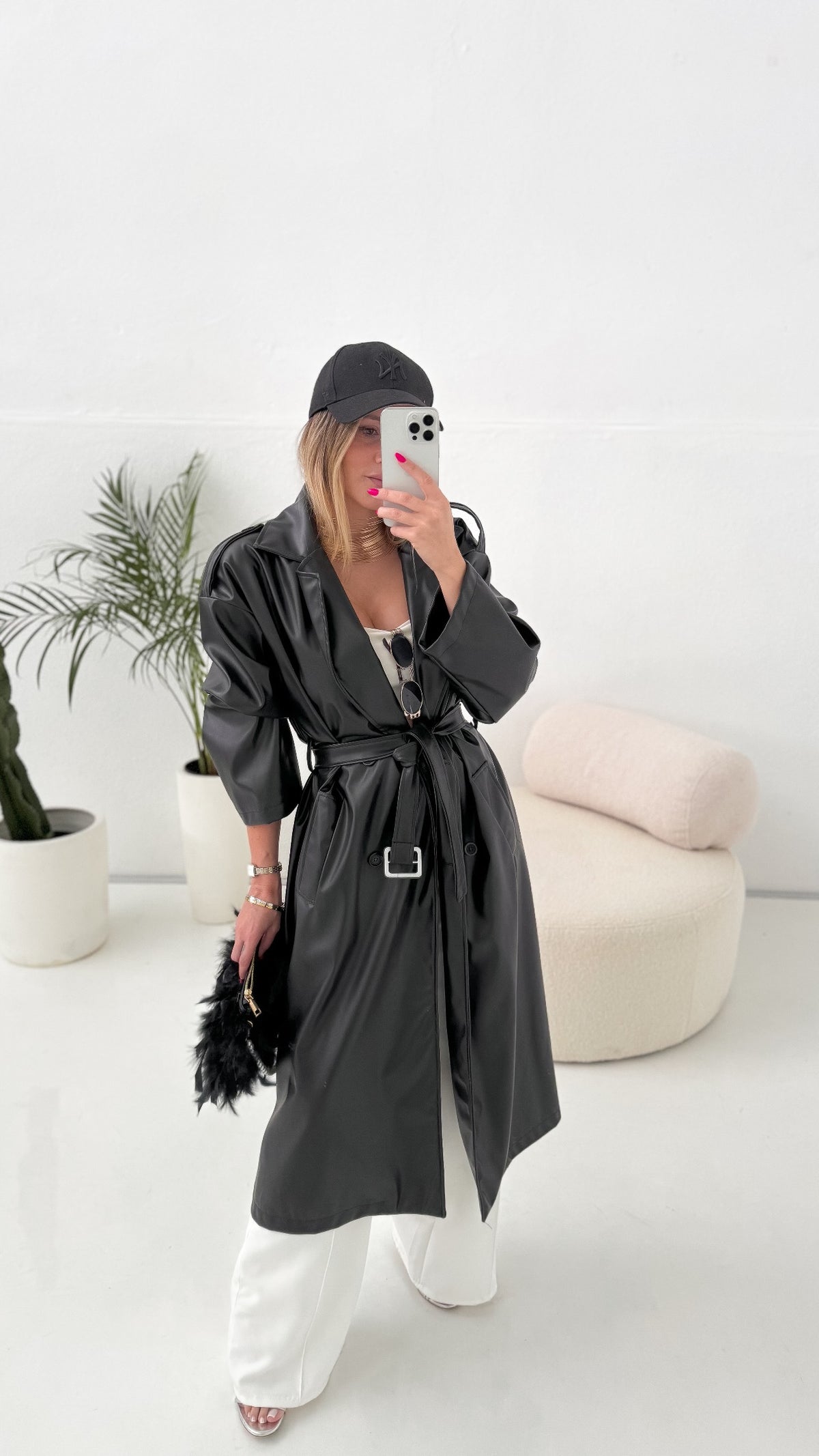 Trench coat comprido efeito pele com cinto