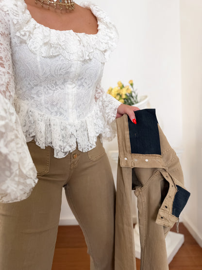 Jeans Modeladoras com Cinta Compressora e Botões Jóia