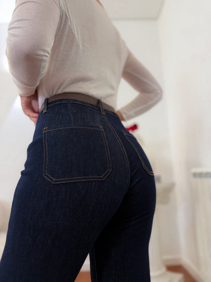 Jeans com cinta de compressão
