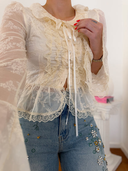 Blusa Vitoriana com Renda e Laço