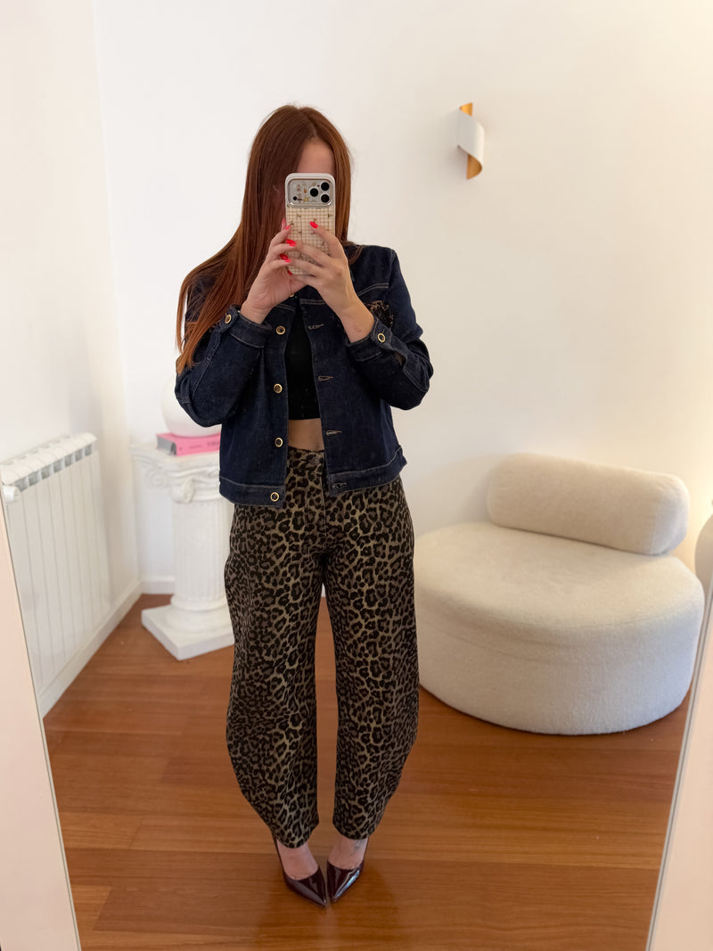 Calças balloon com padrão leopardo e elastano