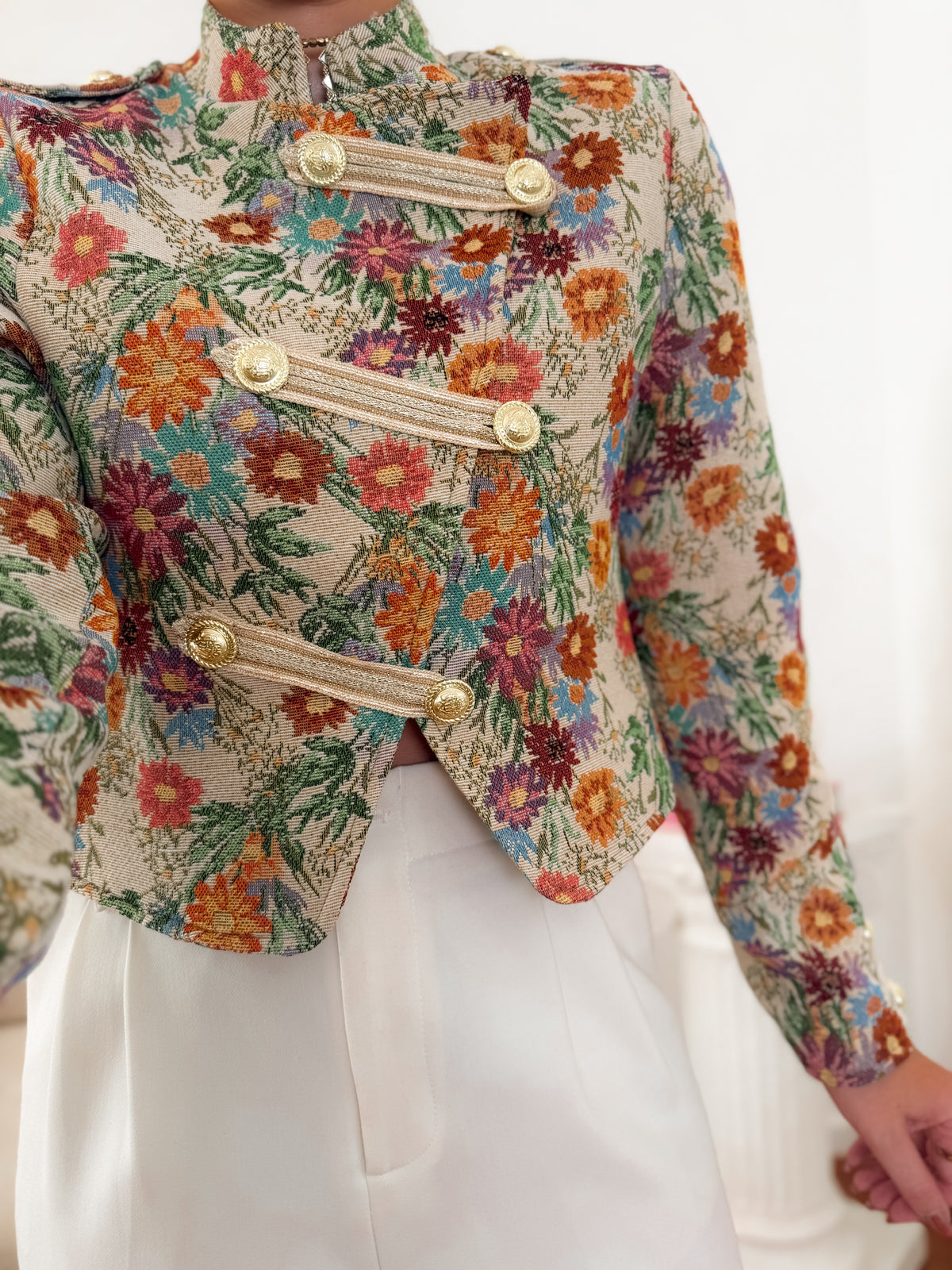 Casaco Militar Feminino em Jacquard Floral