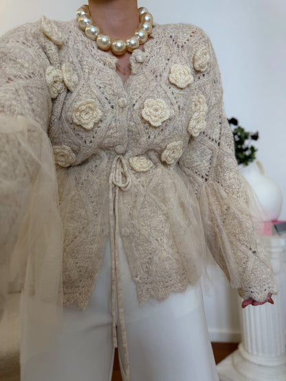 Casaco de Malha com Flores em Relevo e Tule